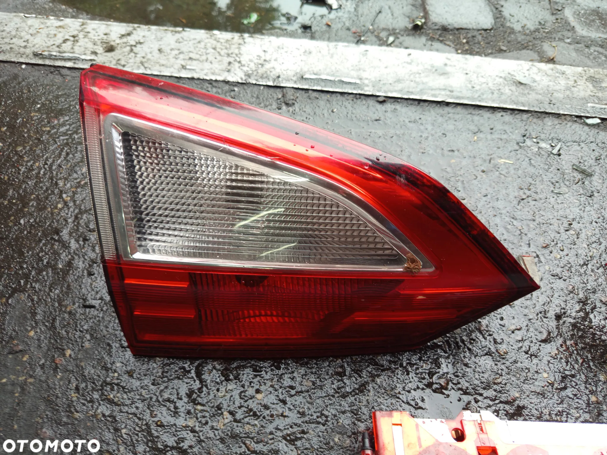 OSPRZĘT KLAPY FORD C-MAX GRAND 10-15 SILNICZEK KLAPY TAPICERKA ZAMEK ŚWIATŁO STOP ŁAPA LEWA LUB PRAWA - 9