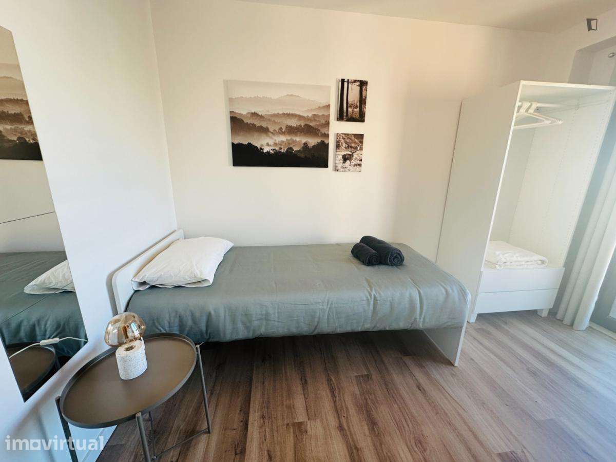 Quarto - localizado em Ramalde Porto - Grande imagem: 5/32