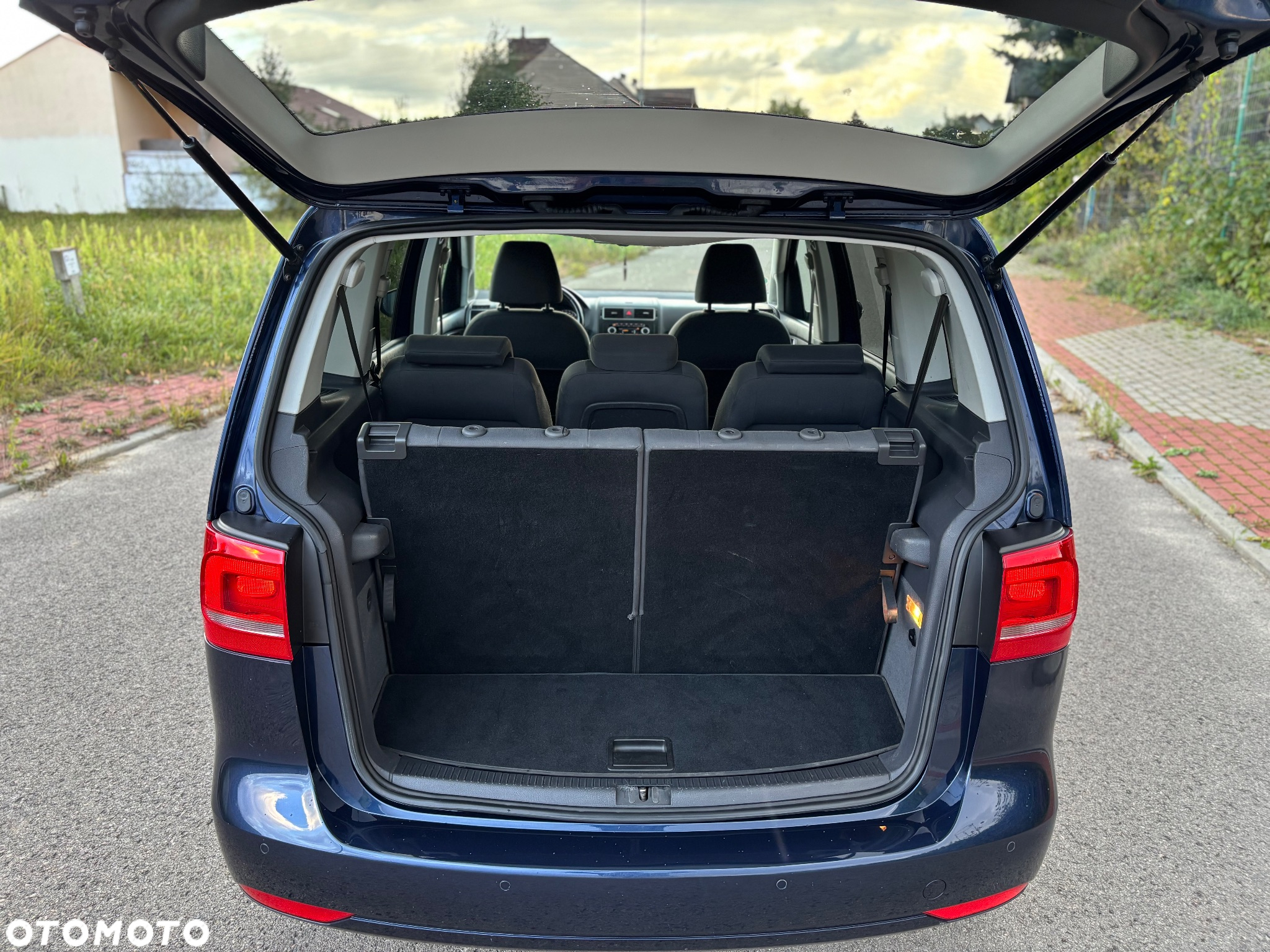 Volkswagen Touran - 16