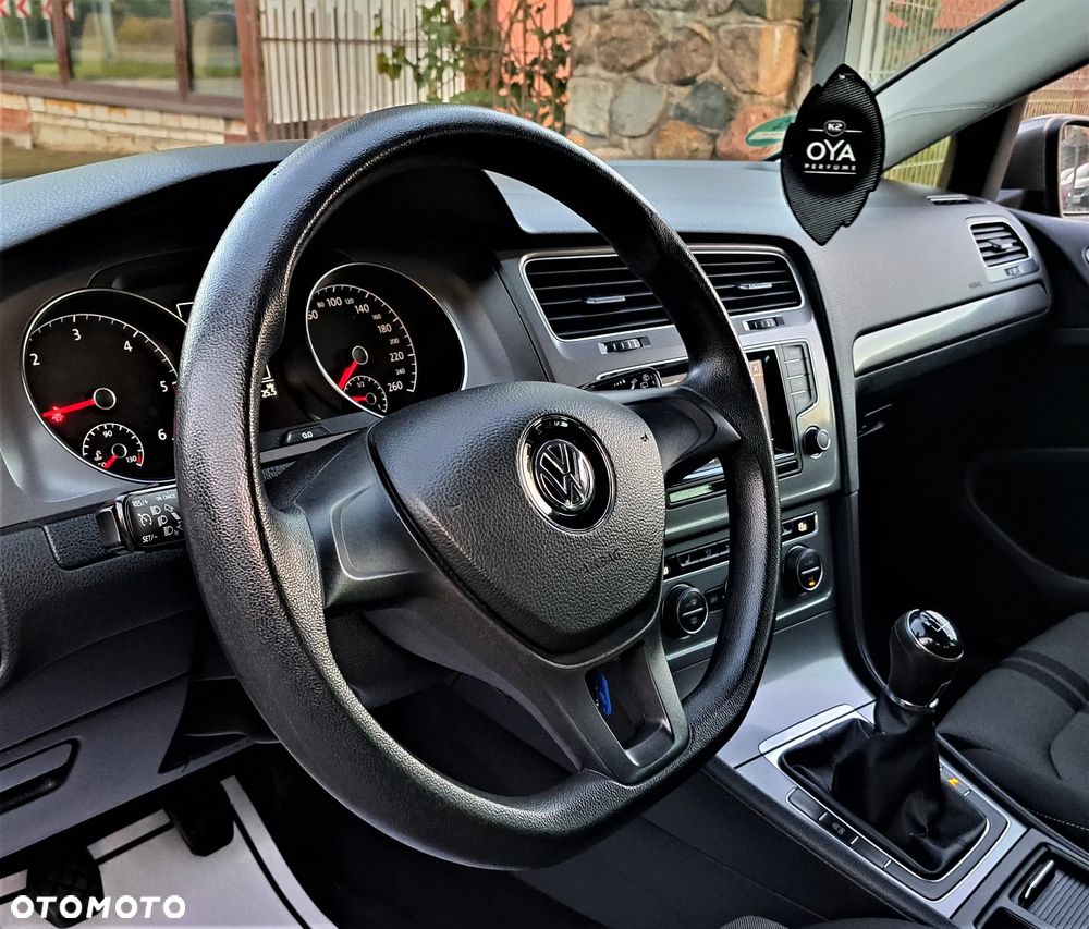 Volkswagen Golf 1.6 TDI DPF BlueMotion - 26