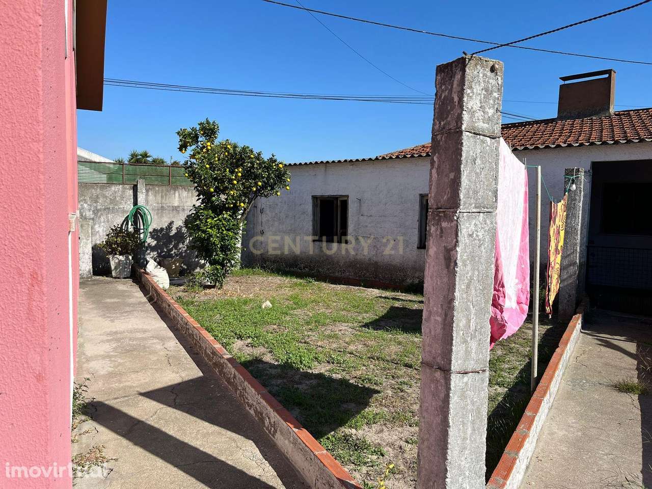 Moradia T4 isolada com Barracão e anexos - Grande imagem: 3/22