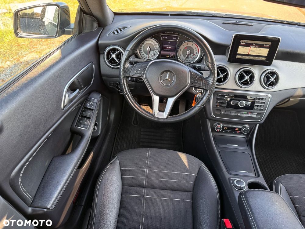 Mercedes-Benz CLA 200 7G-DCT Urban - 26