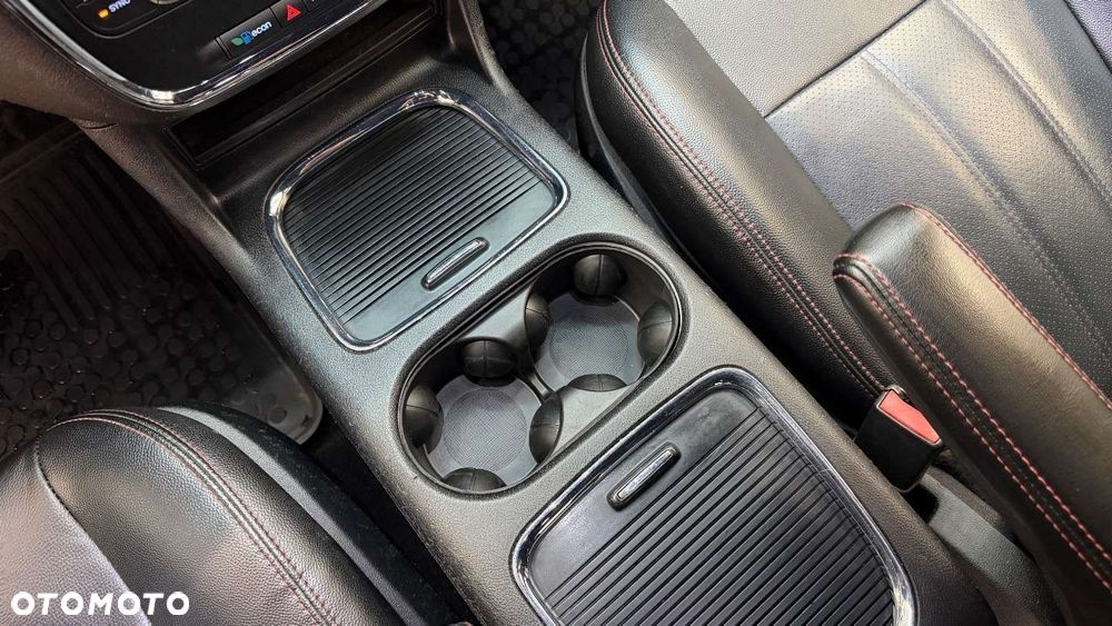 Dodge Grand Caravan - 34