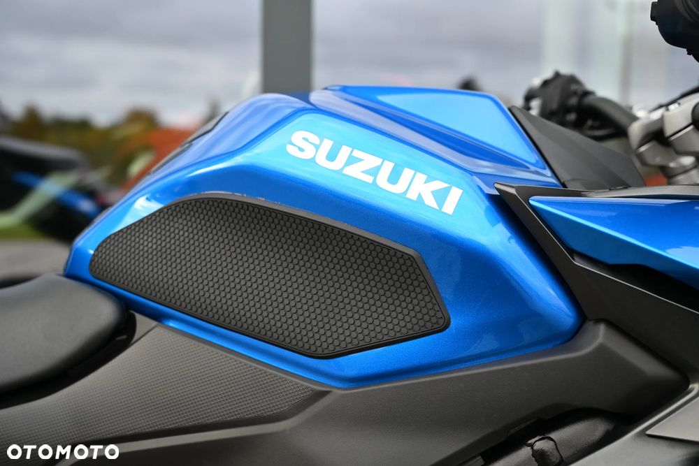 Suzuki GSX - 21