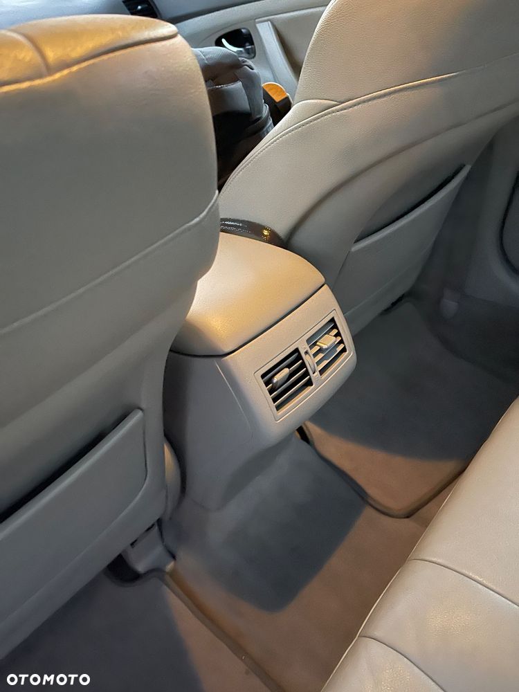 Toyota Camry - 12
