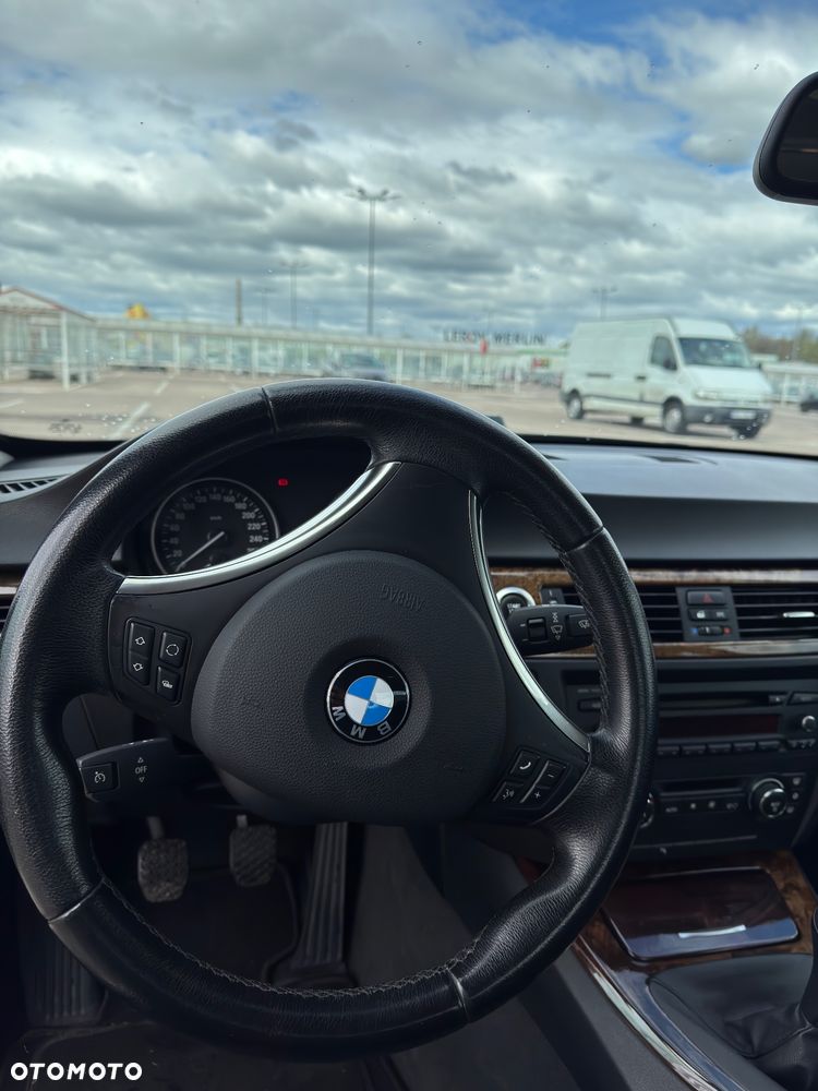 BMW Seria 3 325i - 22