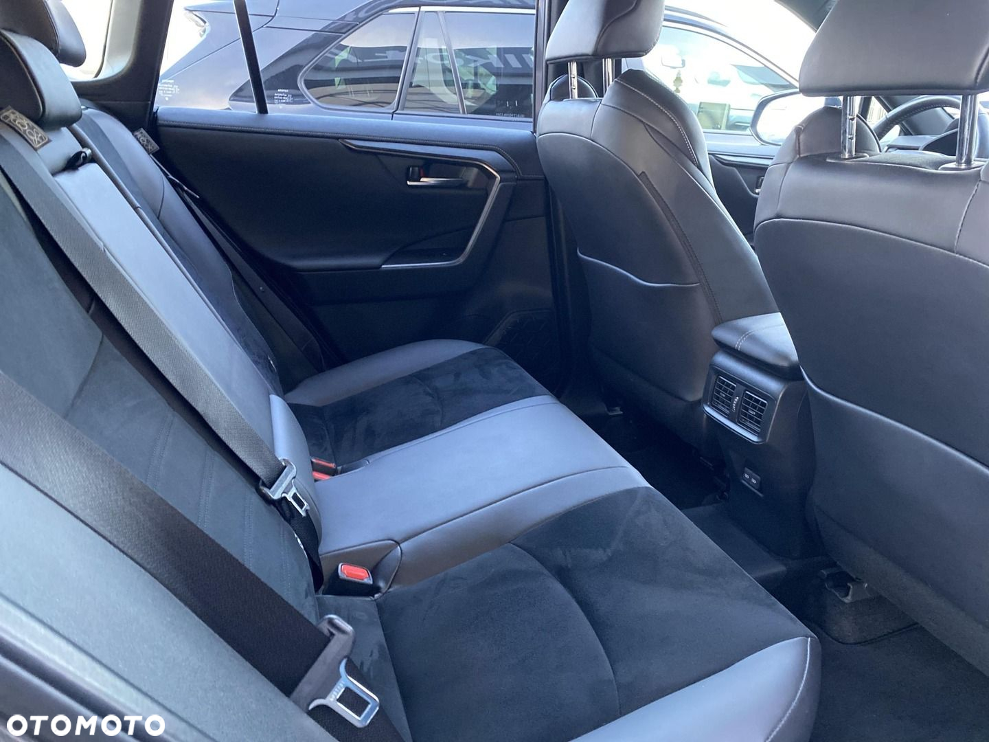 Toyota RAV4 - 13