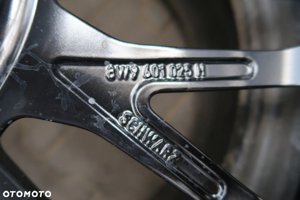 AD9 Felga audi A4 8W9601025H 8x19et32 - 4