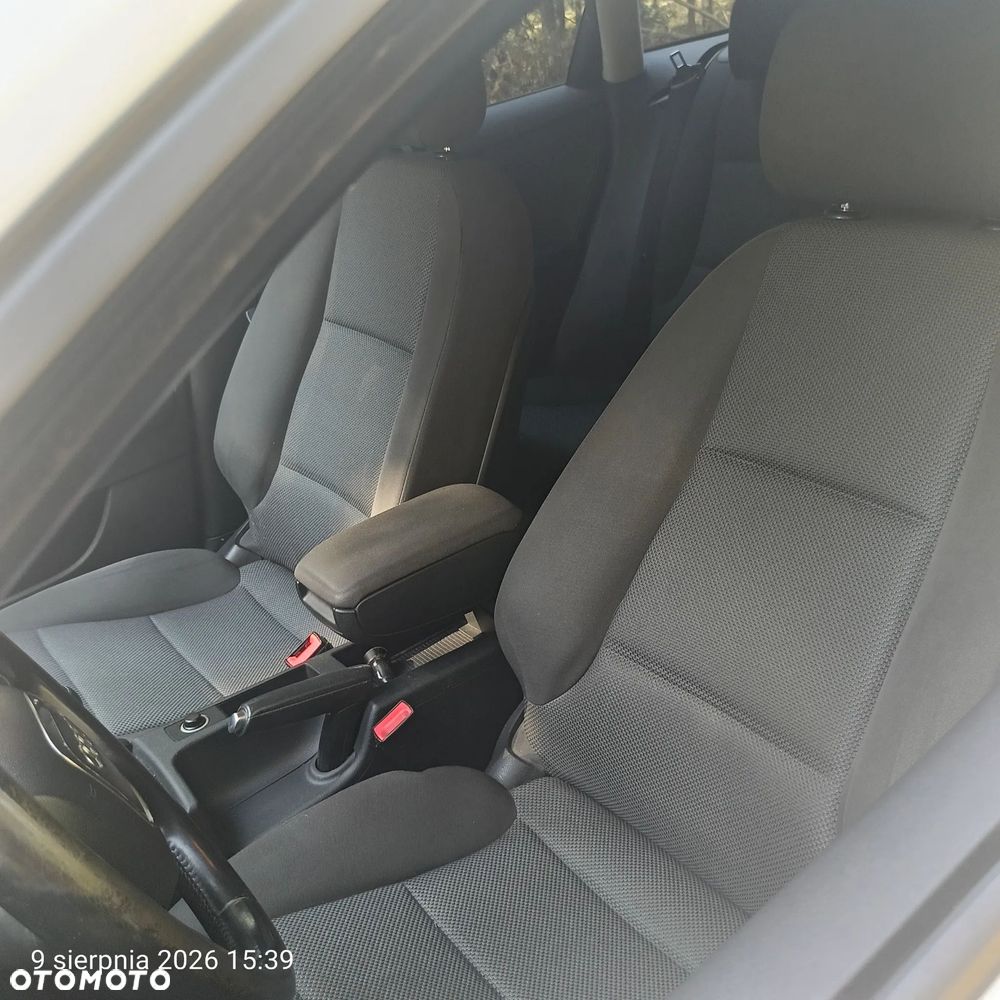 Audi A3 Sportback 1.6 TDI DPF Ambiente - 8