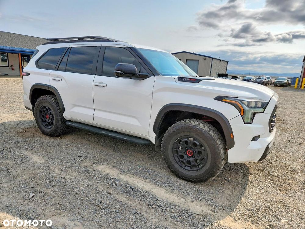 Toyota Sequoia - 1