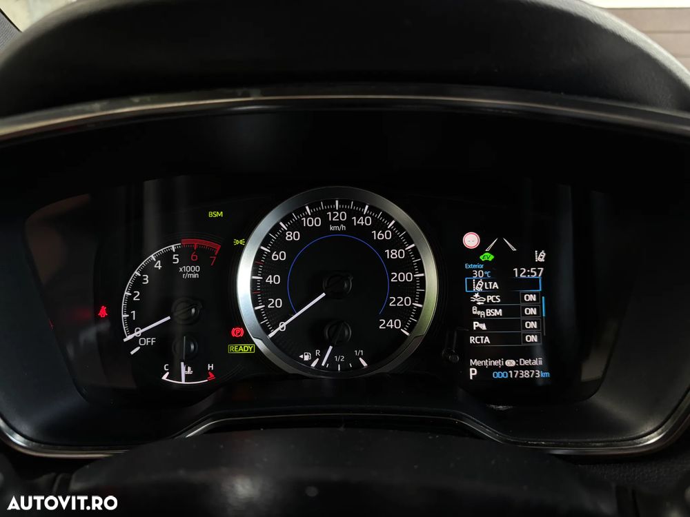 Toyota Corolla 1.8 HSD Business - 19
