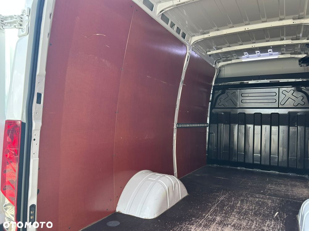 Iveco Daily 35C18 3.0 HPI L3H2 Średniak **Tylko 54tyś. km.**KLIMA**Hak 3,5t.**NA BLIŹNIAKACH**Sprowadzony**2018R** - 11