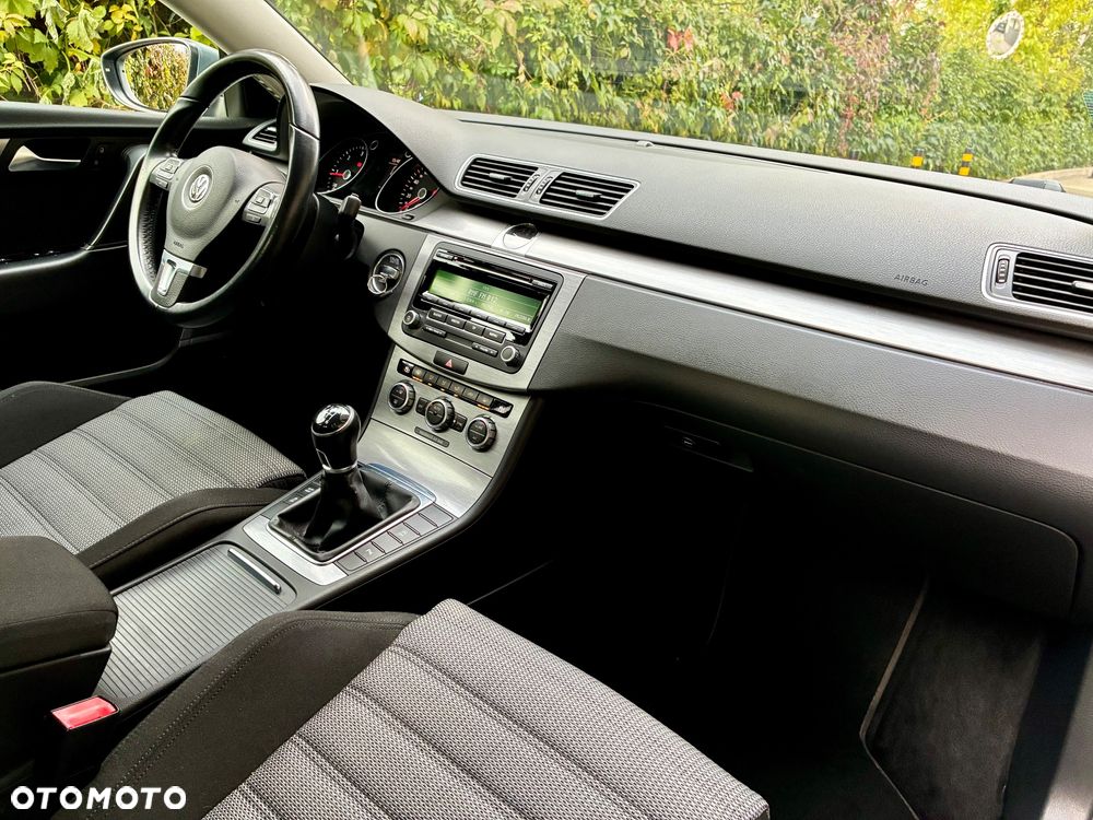 Volkswagen Passat 2.0 TDI Comfortline - 16