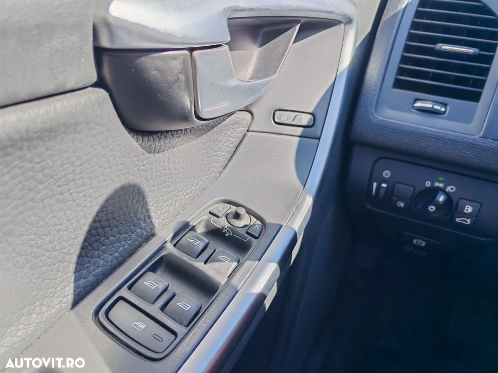 Volvo XC 60 D3 2.4D AWD AT6 Kinetic - 11