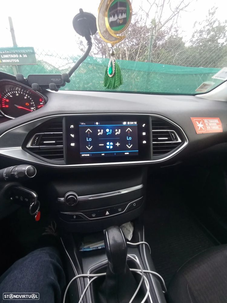 Peugeot 308 BlueHDi FAP 130 EAT6 Stop & Start Active - 11