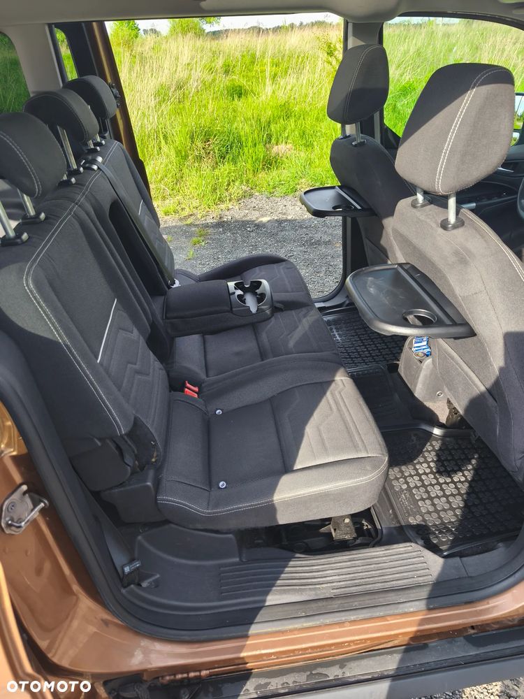 Ford Tourneo Connect Grand - 12