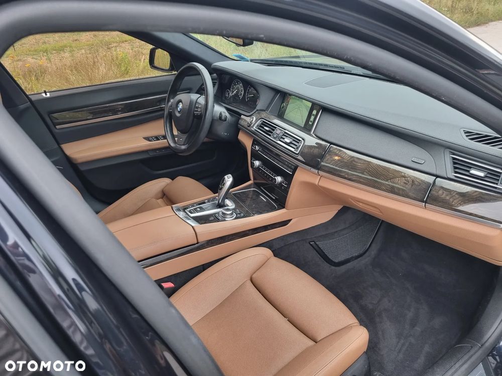 BMW Seria 7 740Li - 21
