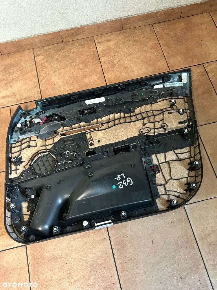 TAPICERKA DRZWI LEWY PRZÓD BMW G32 - 2