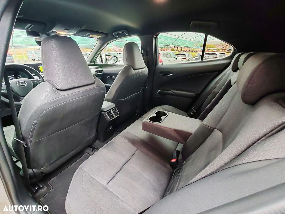 Lexus UX 250h Business Edition - 16