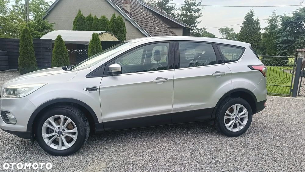Ford Kuga 1.5 TDCi 2x4 Titanium - 2