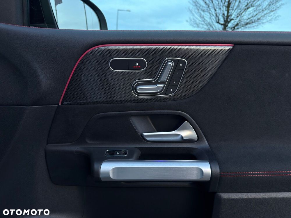 Mercedes-Benz GLB - 24