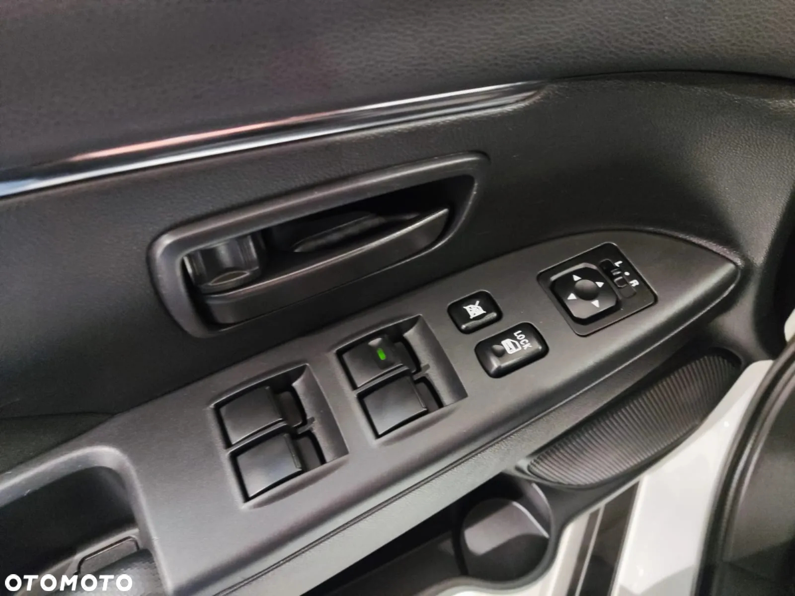 Mitsubishi ASX - 12