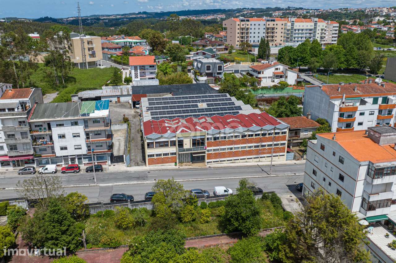 Armazém e terreno ao centro de São João da Madeira - Grande imagem: 5/59
