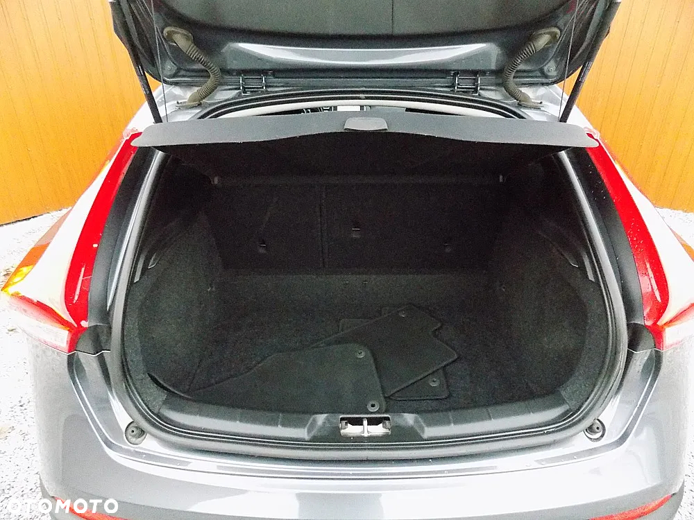 Volvo V40 Cross Country D2 Momentum - 21