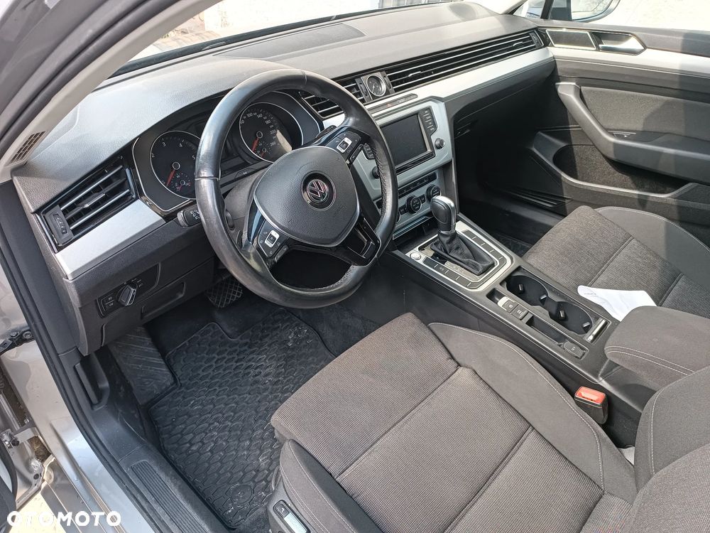 Volkswagen Passat - 17