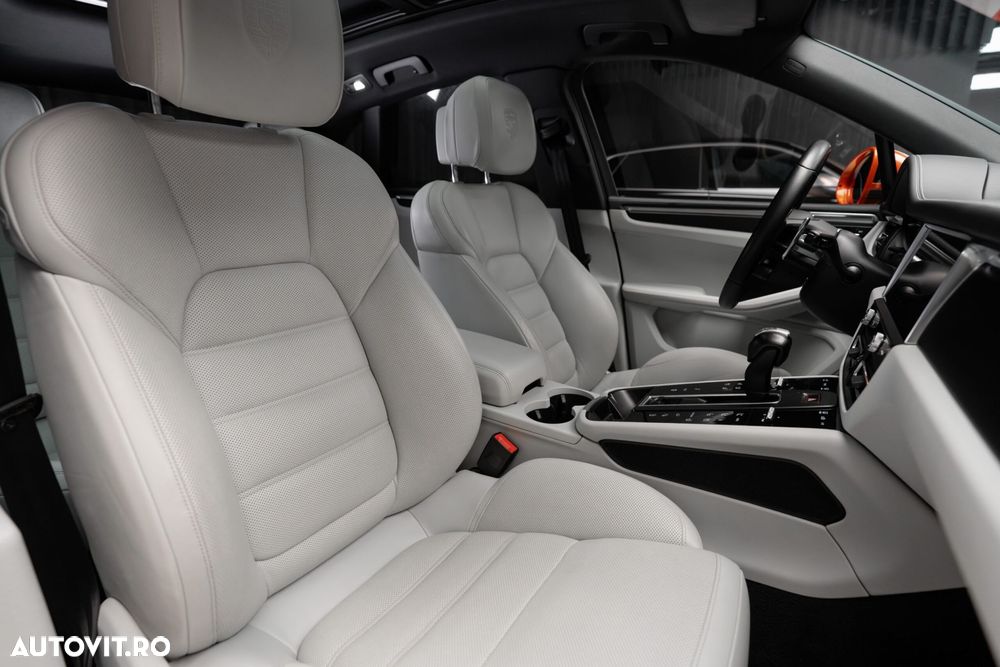 Porsche Macan T - 37