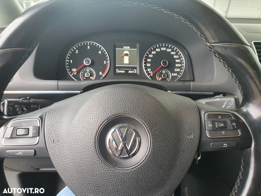 Volkswagen Touran - 10