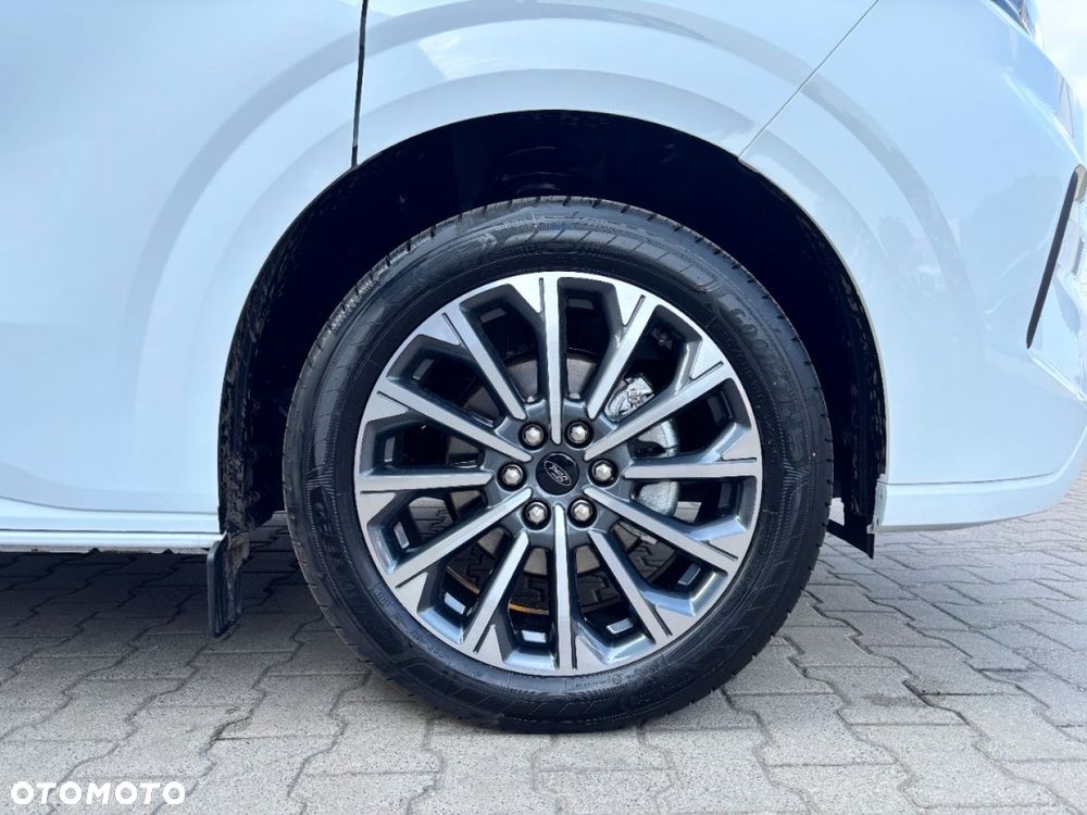 Ford Tourneo Custom - 12