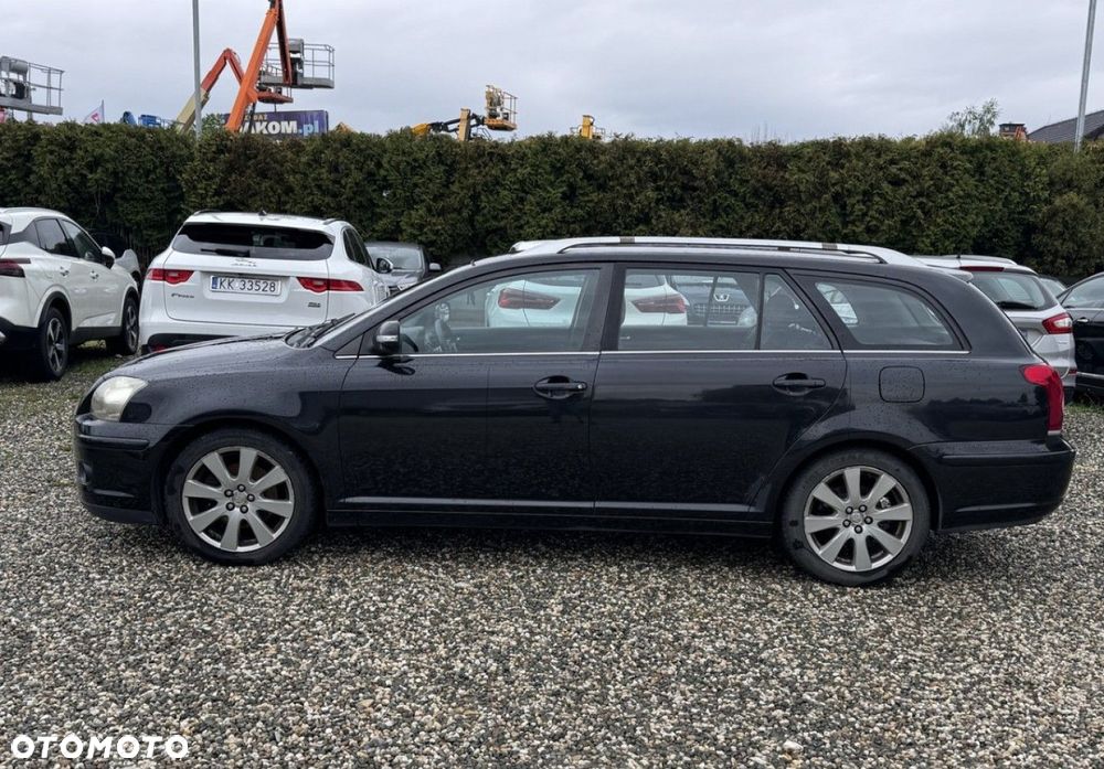 Toyota Avensis - 2