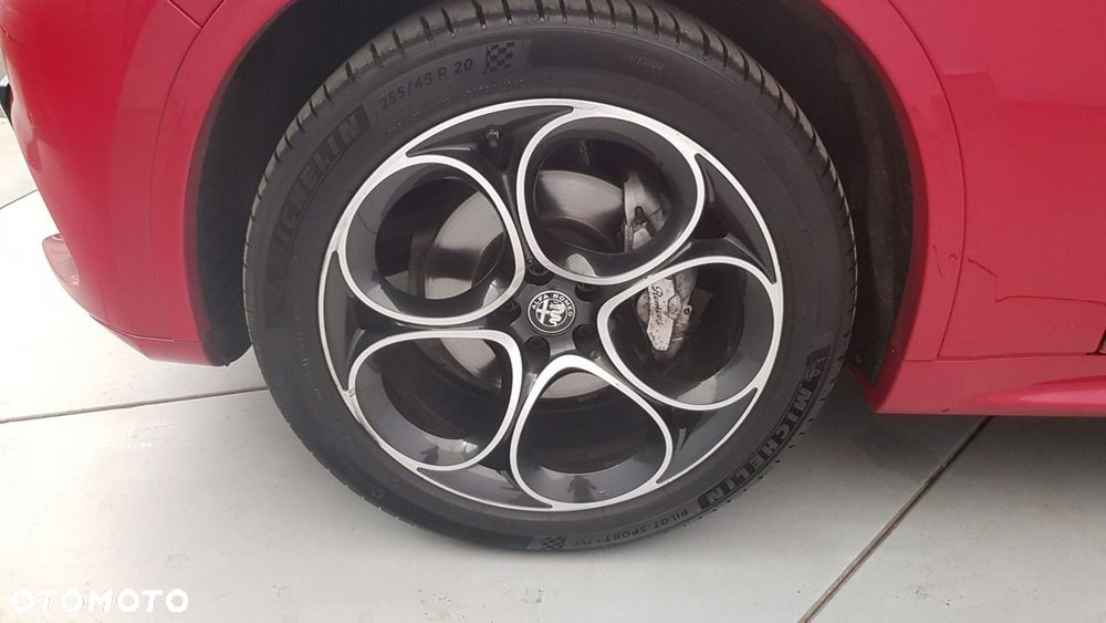 Alfa Romeo Stelvio - 13