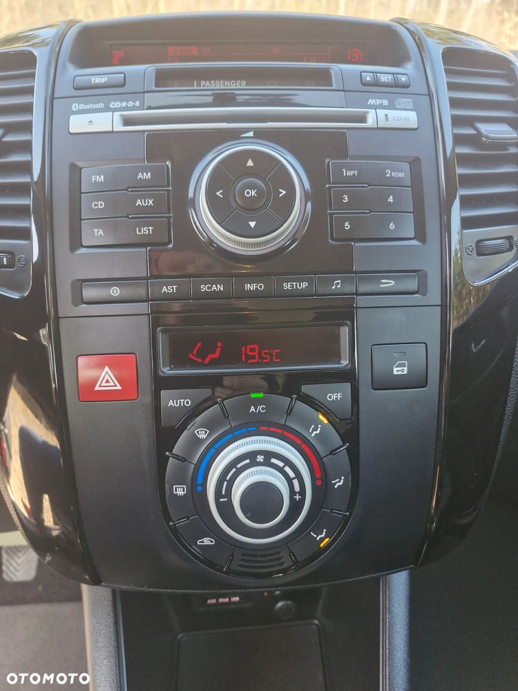 Kia Venga 1.6 CVVT Black Collection - 30