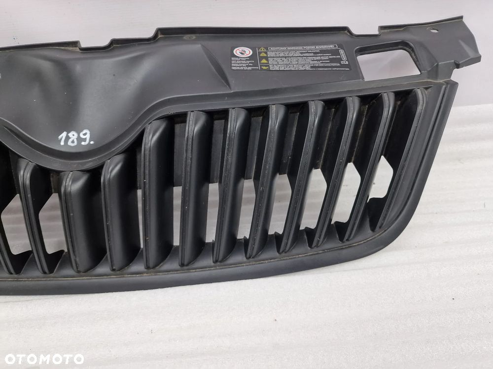 SKODA FABIA II LIFT 10- ATRAPA / GRILL PRZEDNI PRZÓD , NR 5J0853668B , NR AUKCJI GR189 - 5
