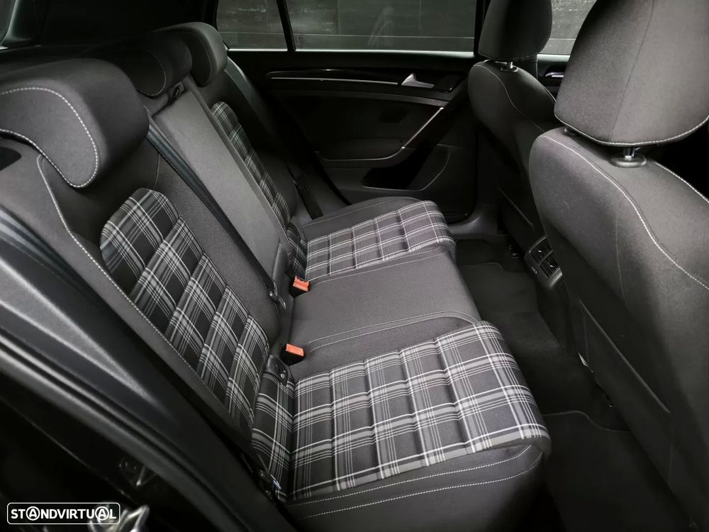 VW Golf 2.0 TDI GTD DSG - 23