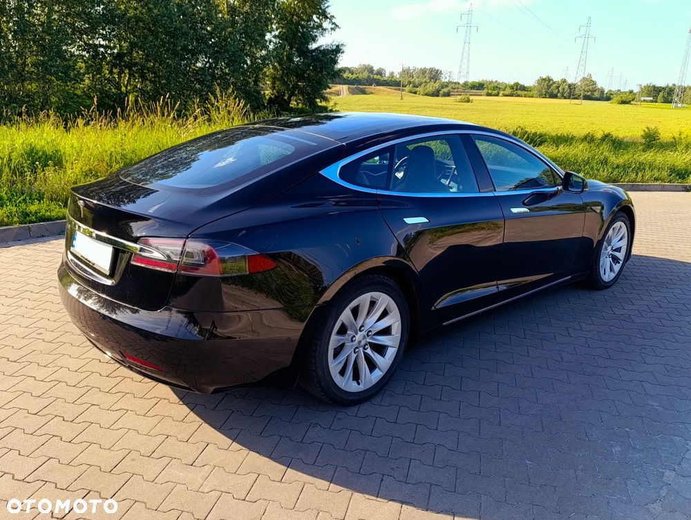 Tesla Model S - 19
