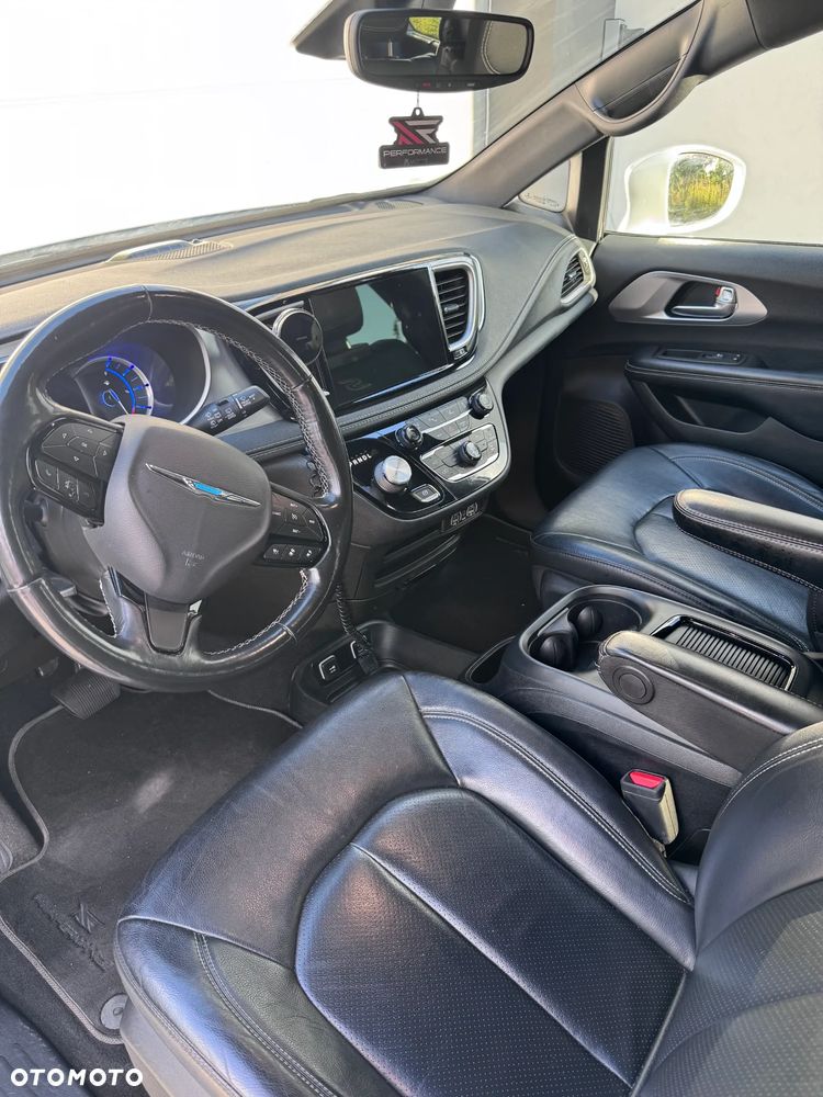 Chrysler Pacifica - 8