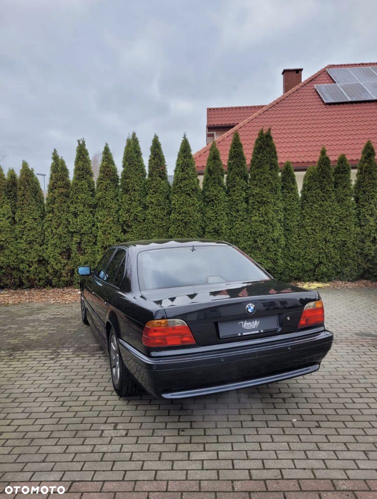 BMW Seria 7 740i - 8
