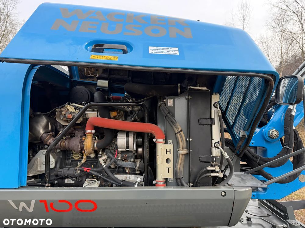 Wacker Neuson EW100 Koparka Kołowa 11 ton. NISKI PRZEBIEG.  3x łamane Ramię. Klima. Pompa ON. 2 Łyżki. Dodatkowe 3 sekcje Hydrauliczne. z upadłośći Norweskiej. Maszyna Jak Nowa z salonu! 2799 mtg. PERKINS silnik 130km. STABILIZATORY Klima. DEKRA 2026r. Książka serwisowa. Szybkozłącze Hydr. Skrętne ramie. Ani deka luzów i wycieków. Pełny Oryginał. Nie picowana na sprzedaż. OKAZJA - 35
