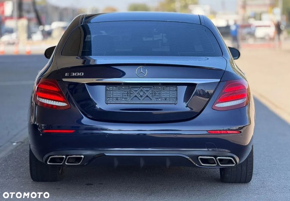 Mercedes-Benz Klasa E 300 9G-TRONIC AMG Line - 11