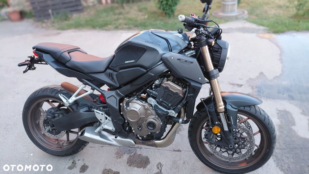 Honda CB - 1