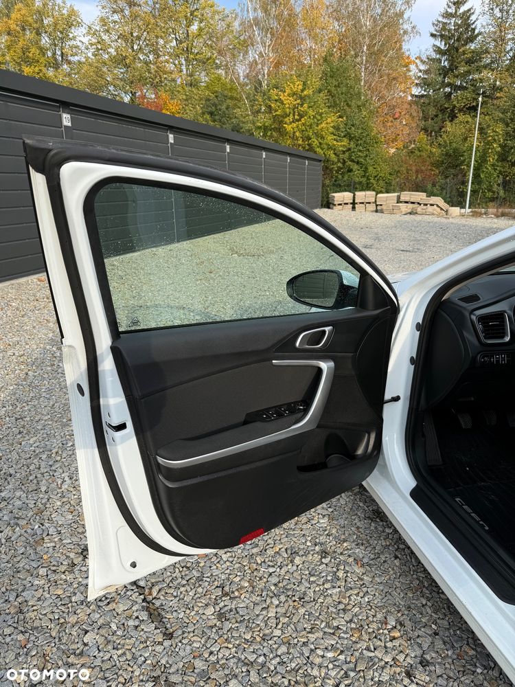 Kia Ceed 1.6 CRDi (48V Mild-Hybrid) Platinum - 12