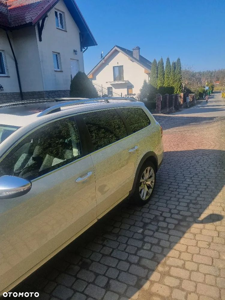 Volkswagen Passat Alltrack 2.0 TDI 4Mot DSG - 9