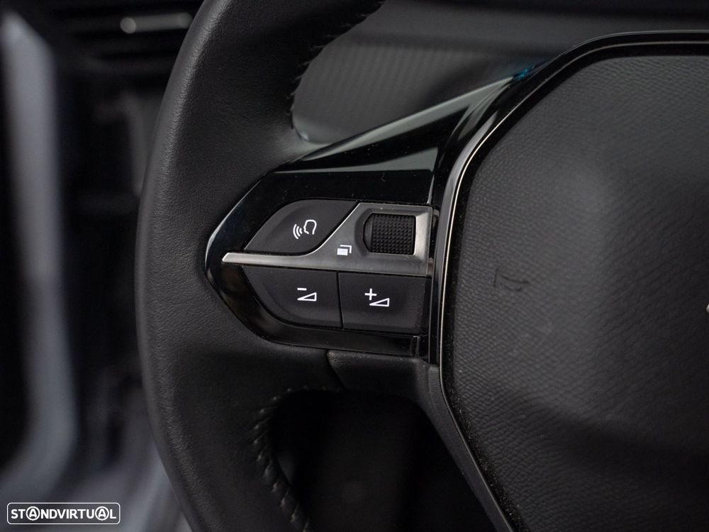 Peugeot e-208 50 kWh Active Pack — fotografia 21
