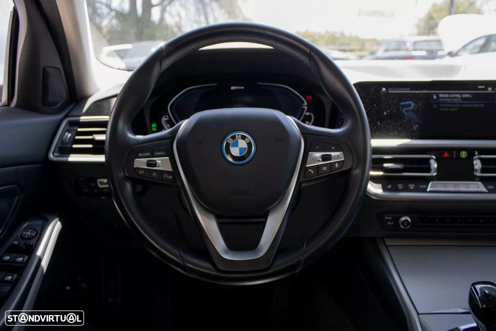 BMW 330 e Aut. Sport Line - 23