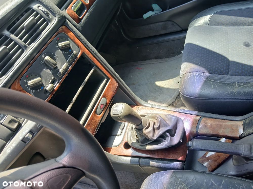 volvo V70 I 42,633 fotel fotele kanapa deska kokpit podsufitka boczek boczki klamka podłokietnik - 5