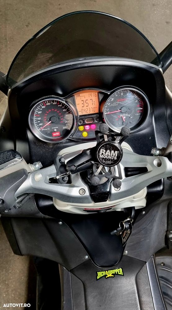 Aprilia SR GT - 7