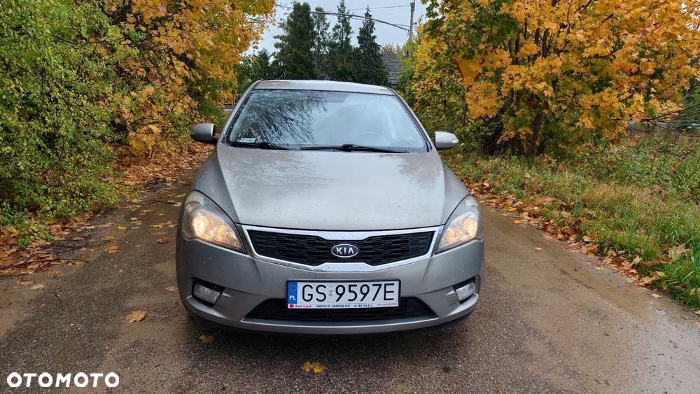 Kia Ceed 2011 photo 3